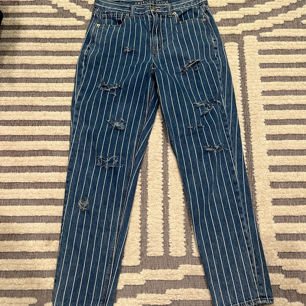 American eagle‎ distressed mom Jean - Picture 3 of 9